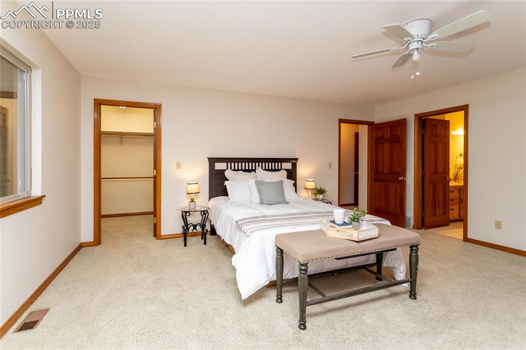 Image 9 of 24: Bedroom