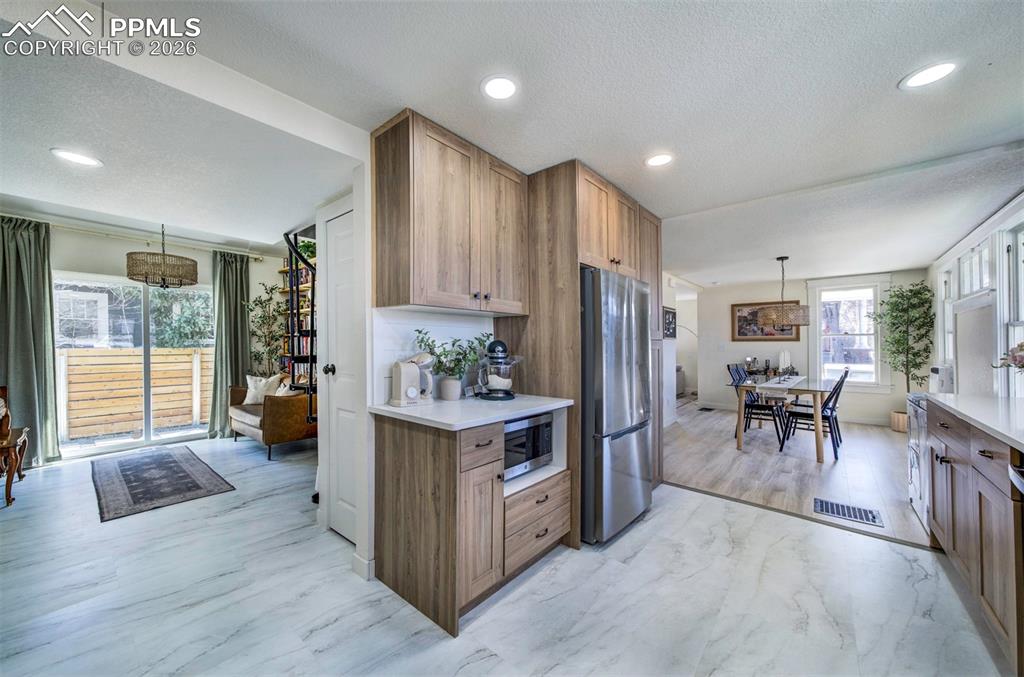 Image 11 of 47: Kitchen