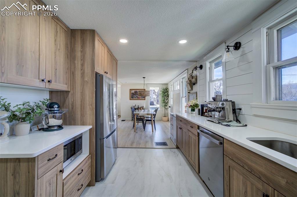 Image 13 of 47: Kitchen