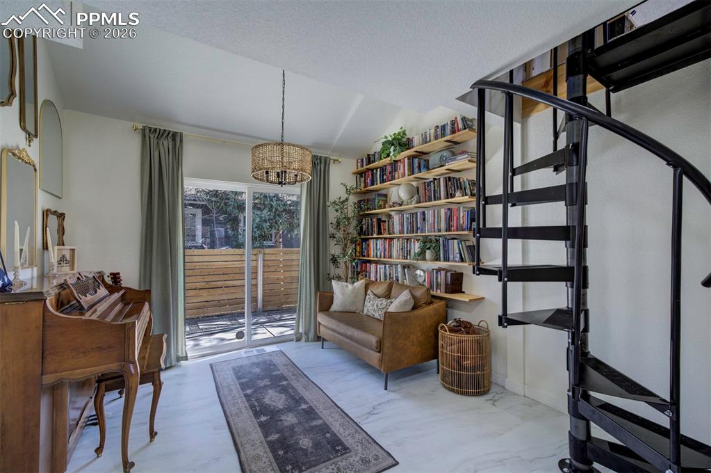 Image 17 of 47: Sitting Room