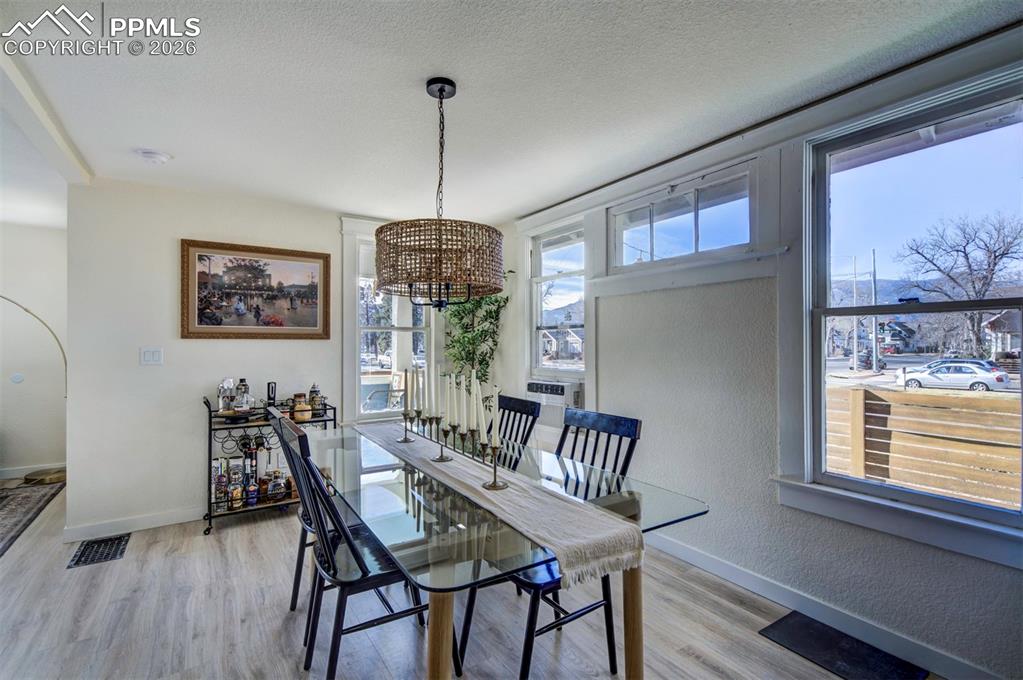 Image 7 of 47: Dining Area