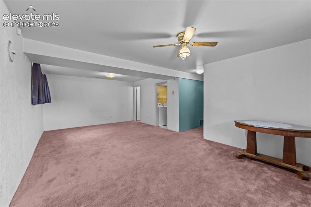 Image 16 of 35: Family Room