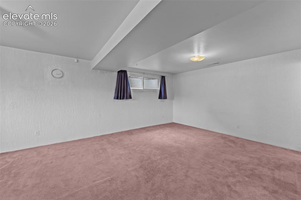 Image 17 of 35: Family Room
