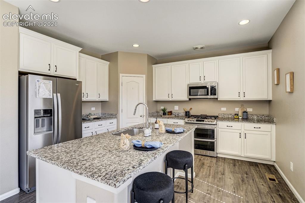 Image 11 of 50: Kitchen