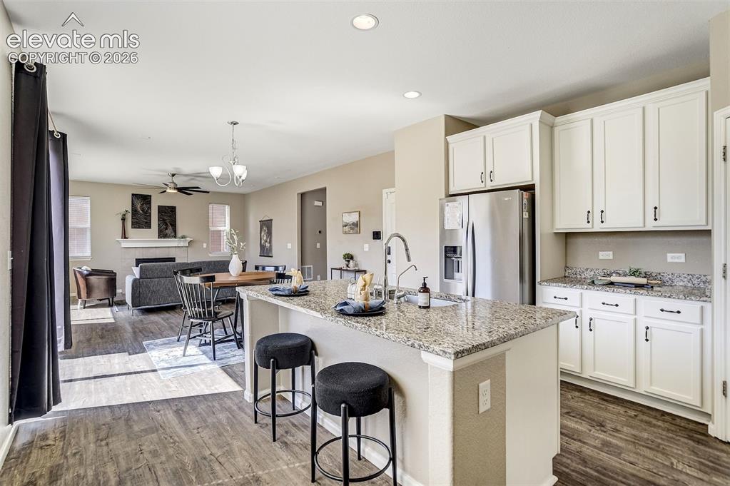 Image 14 of 50: Kitchen