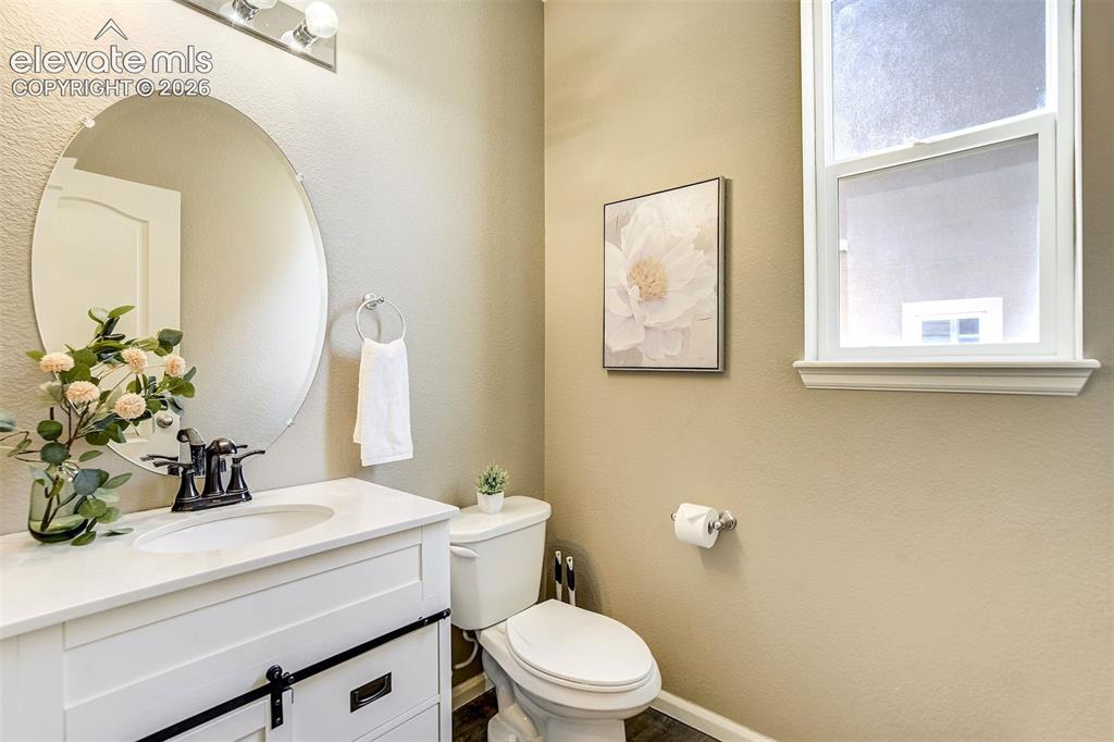 Image 19 of 50: Main Level Powder Bath 
