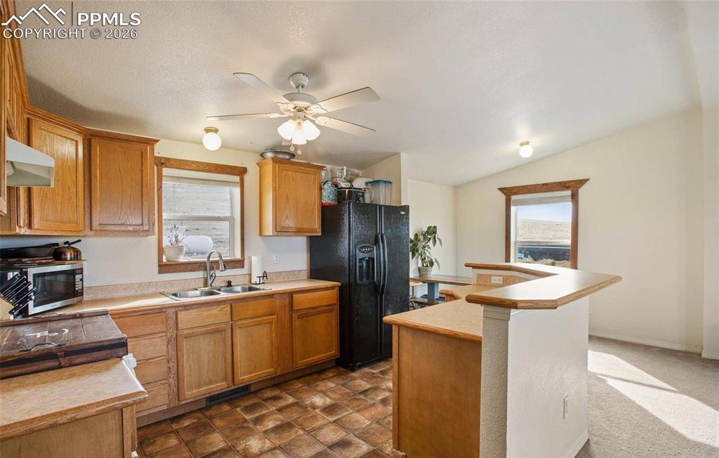 Image 16 of 32: Kitchen