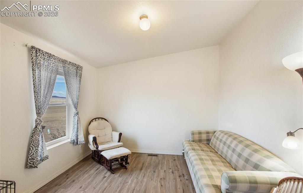 Image 19 of 32: Sitting Room