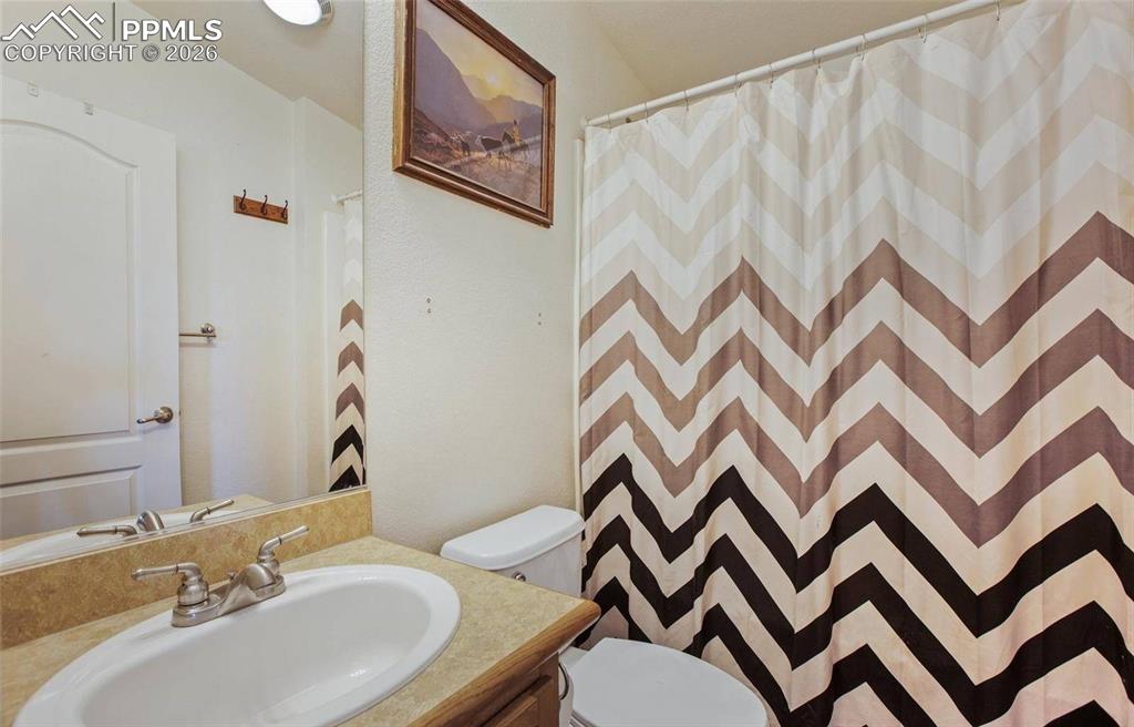 Image 21 of 32: Bathroom
