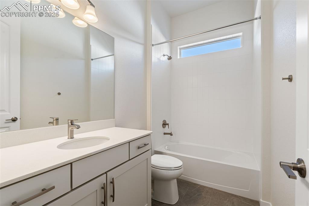 Image 17 of 45: Bathroom