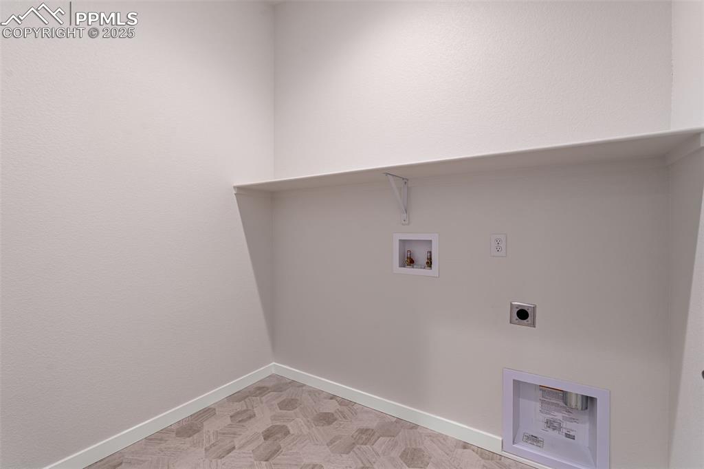 Image 27 of 45: Laundry