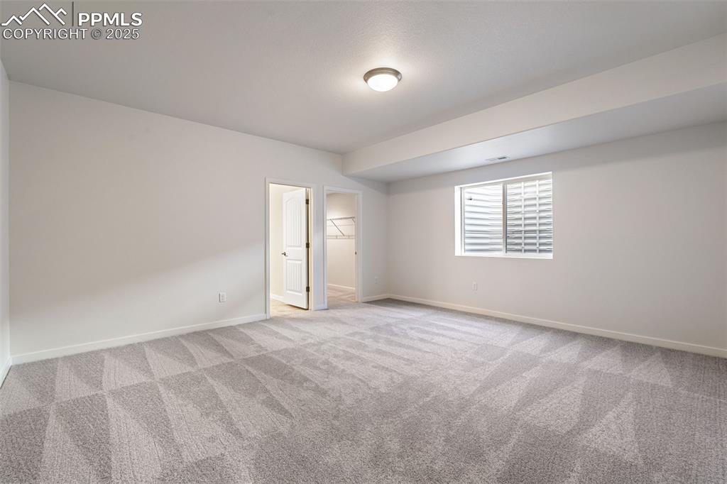 Image 31 of 45: Guest Quarters