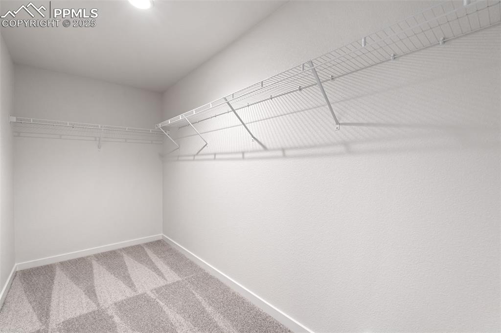 Image 33 of 45: Closet