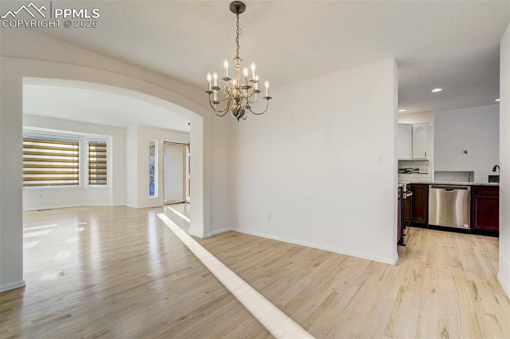 Image 14 of 50: Dining Area