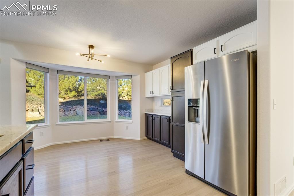 Image 17 of 50: Kitchen