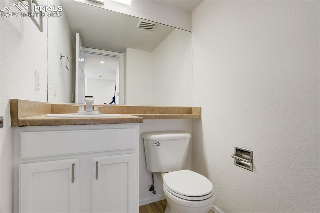 Image 23 of 50: Bathroom