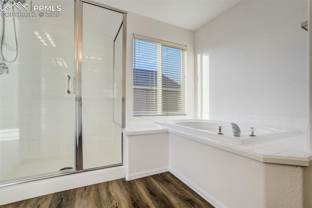 Image 29 of 50: Bathroom