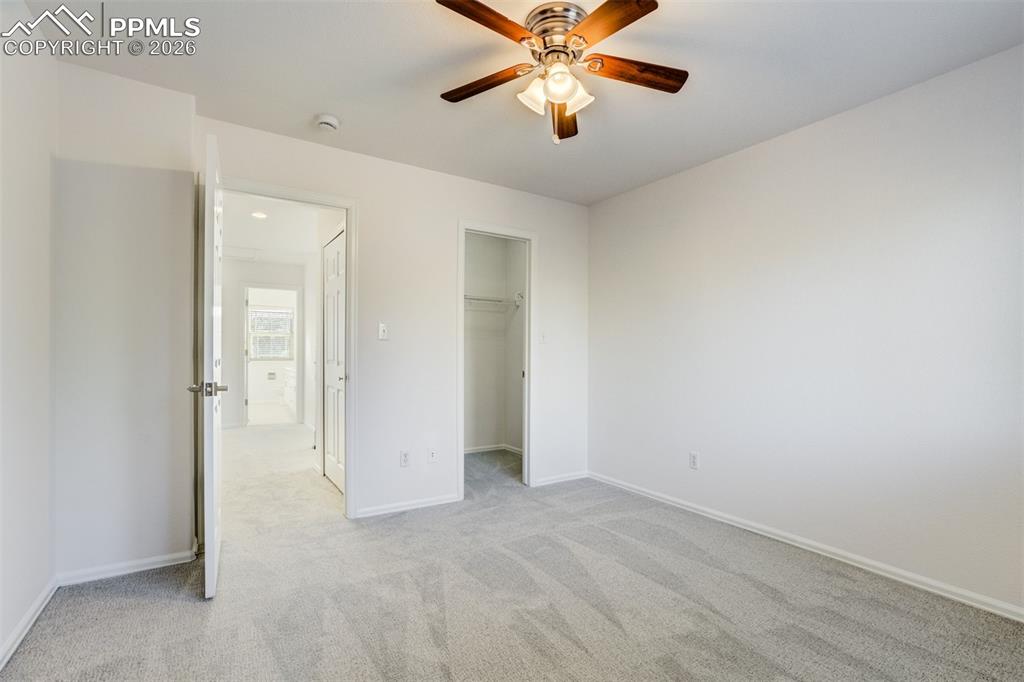 Image 36 of 50: Bedroom