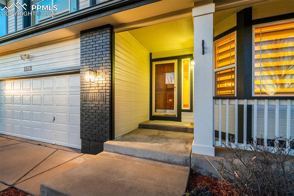 Image 4 of 50: Entry