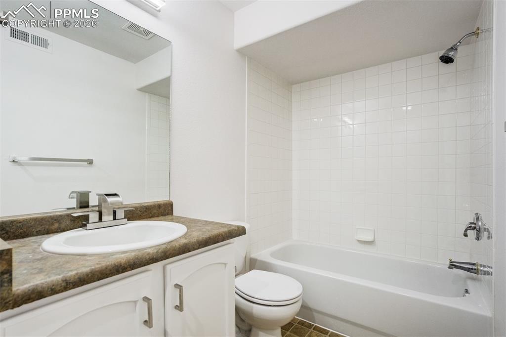 Image 48 of 50: Bathroom