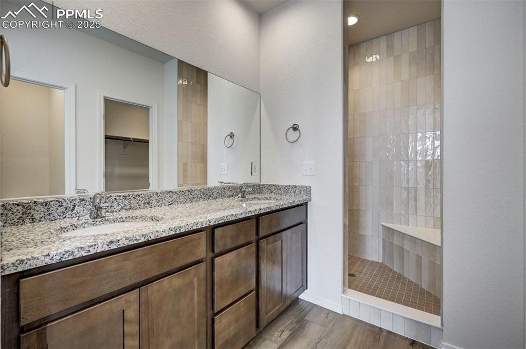 Image 21 of 23: Bathroom