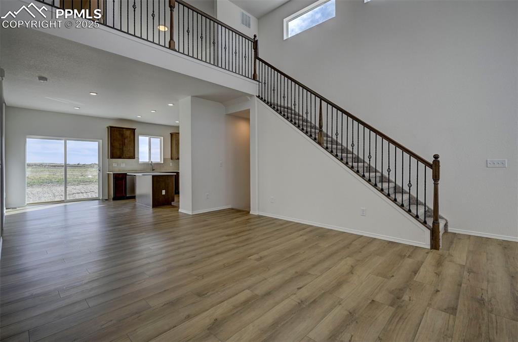 Image 5 of 17: Living Room