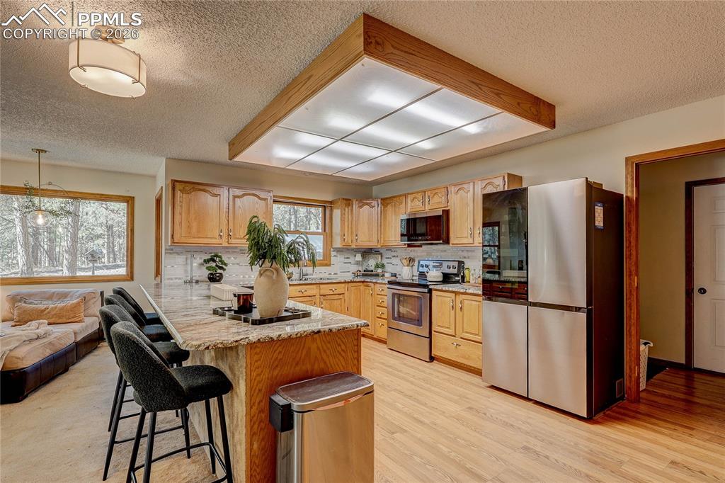 Image 18 of 47: Kitchen