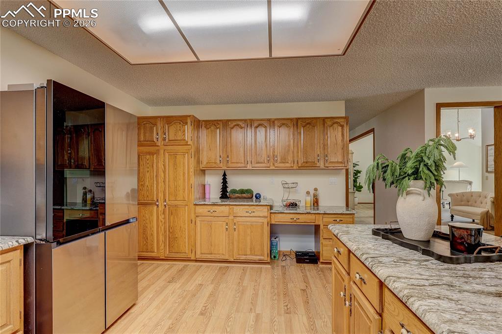 Image 21 of 47: Kitchen