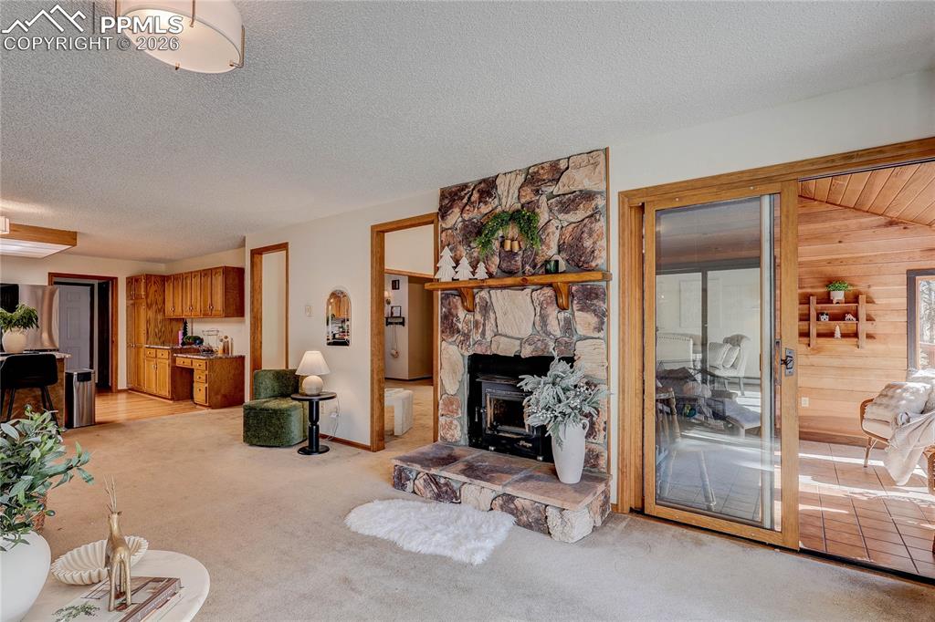 Image 25 of 47: Living Room