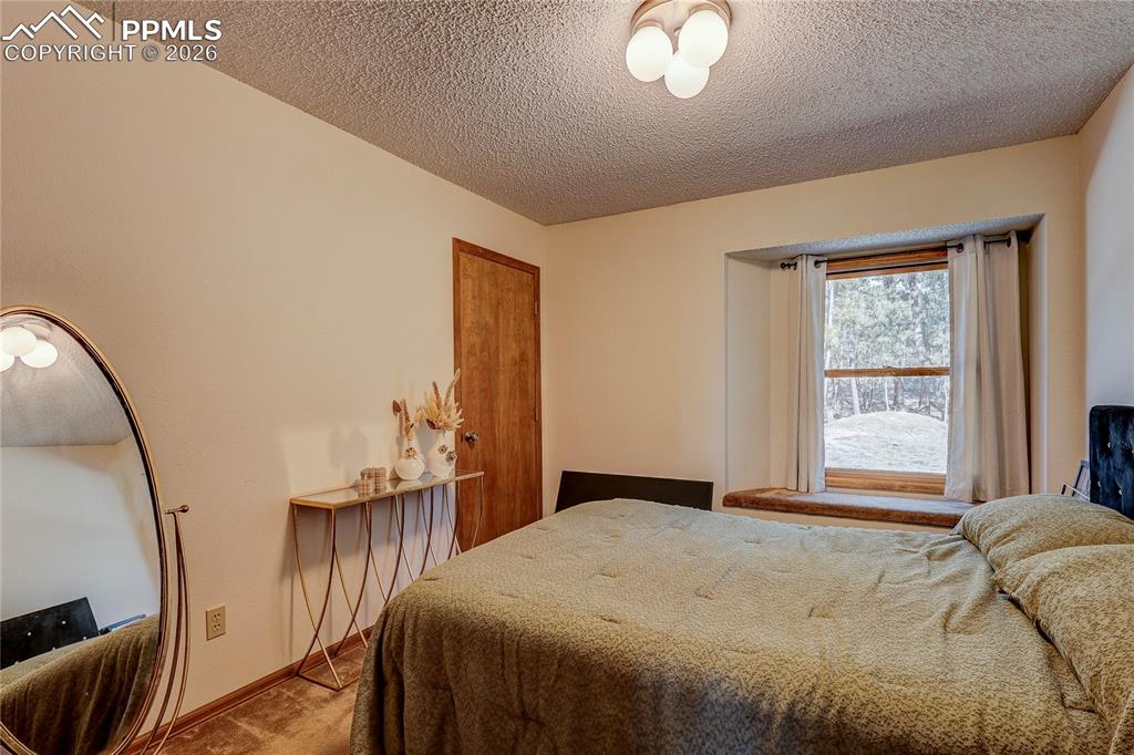 Image 36 of 47: Bedroom