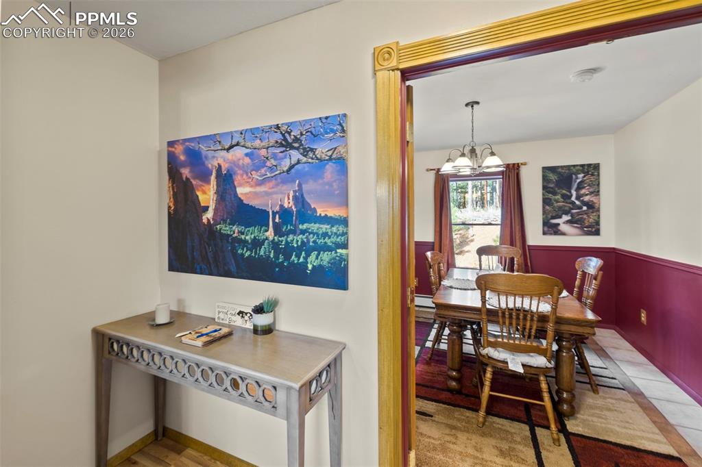 Image 12 of 50: Dining Area