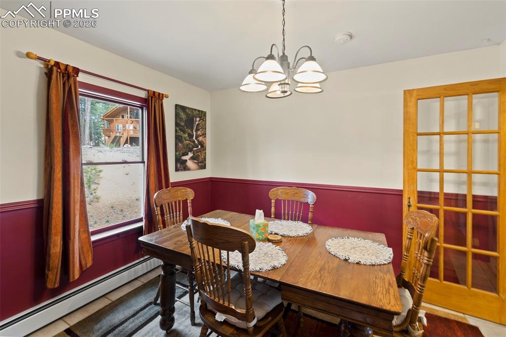 Image 16 of 50: Dining Area