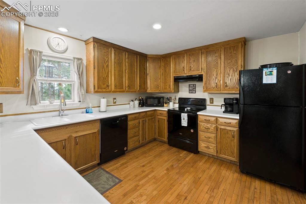 Image 6 of 50: Kitchen
