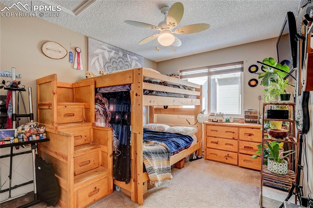 Image 16 of 20: Bedroom