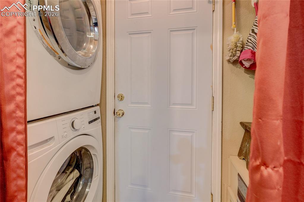 Image 17 of 20: Laundry