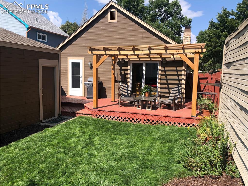 Image 18 of 20: Back of Structure