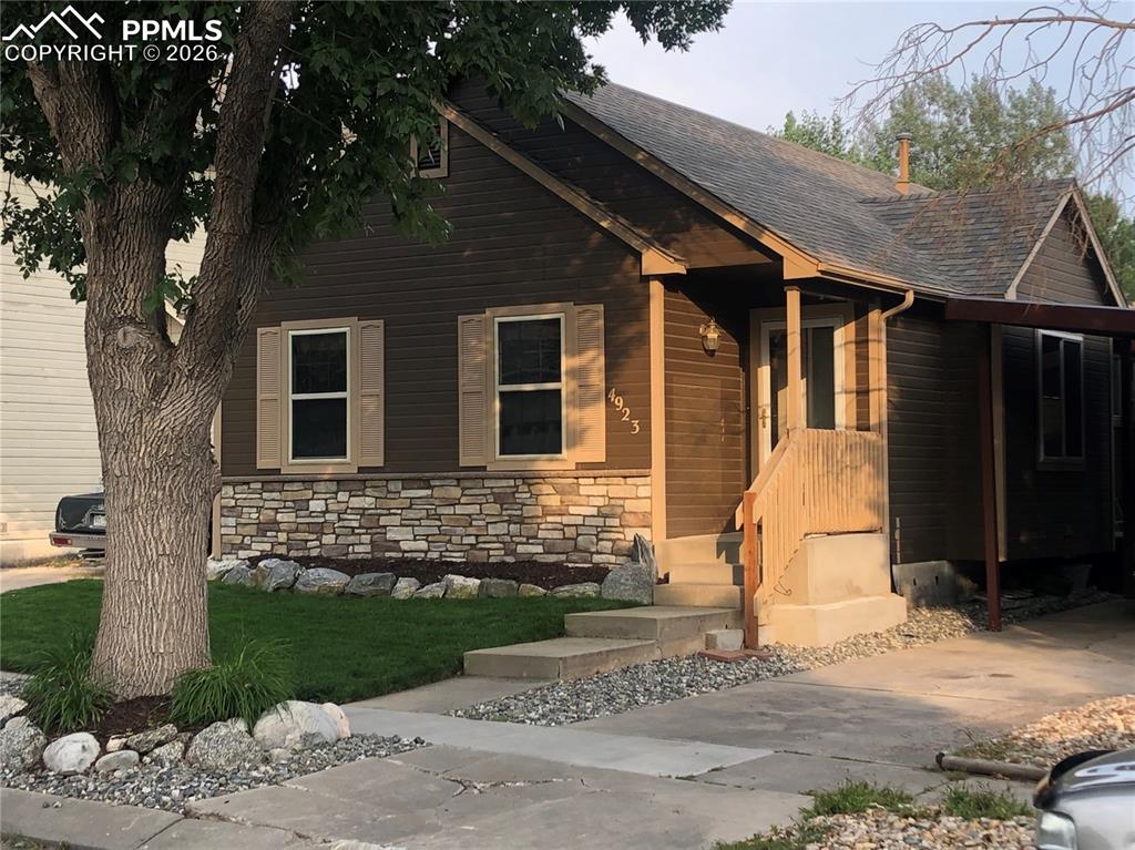 Image 3 of 20: Front of Structure