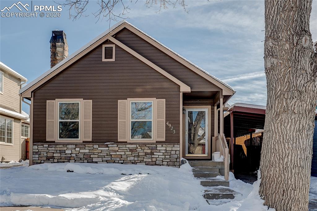 Image 5 of 20: Front of Structure