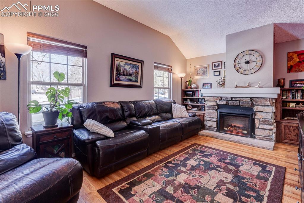 Image 6 of 20: Living Room