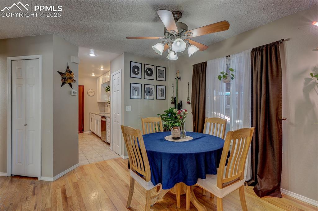 Image 9 of 20: Dining Area