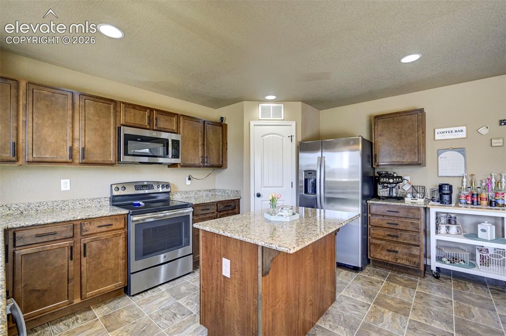 Image 16 of 42: Kitchen