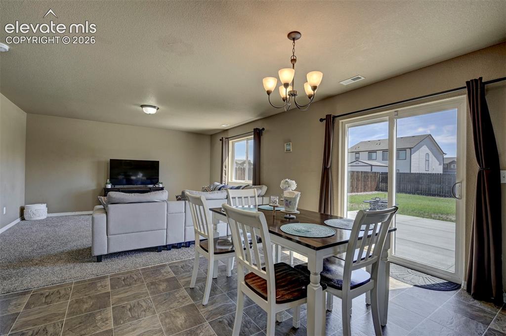 Image 18 of 42: Dining Area