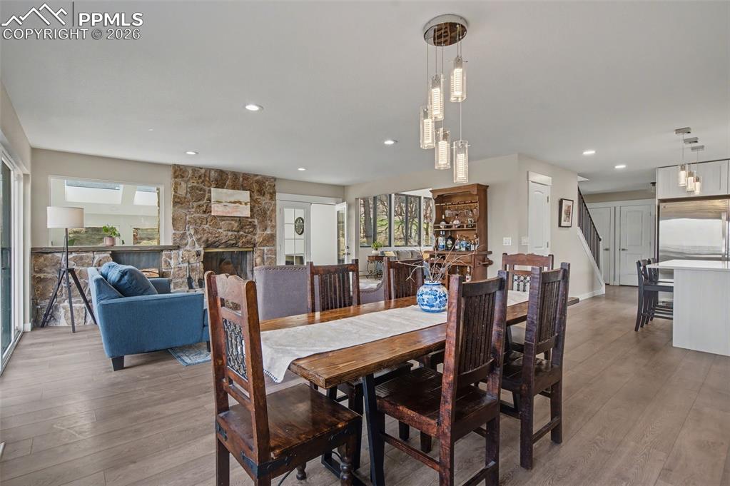 Image 11 of 50: Dining Area