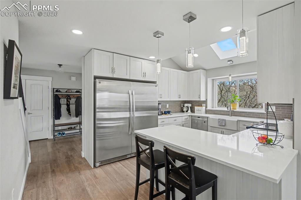 Image 13 of 50: Kitchen