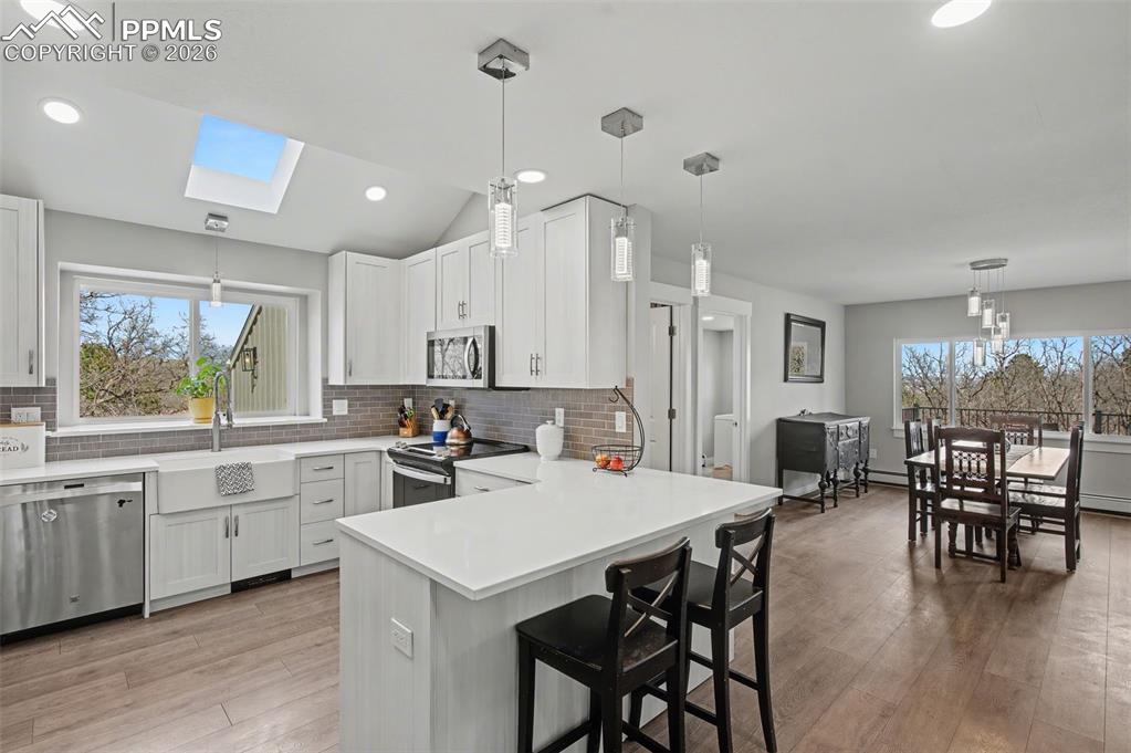 Image 17 of 50: Kitchen