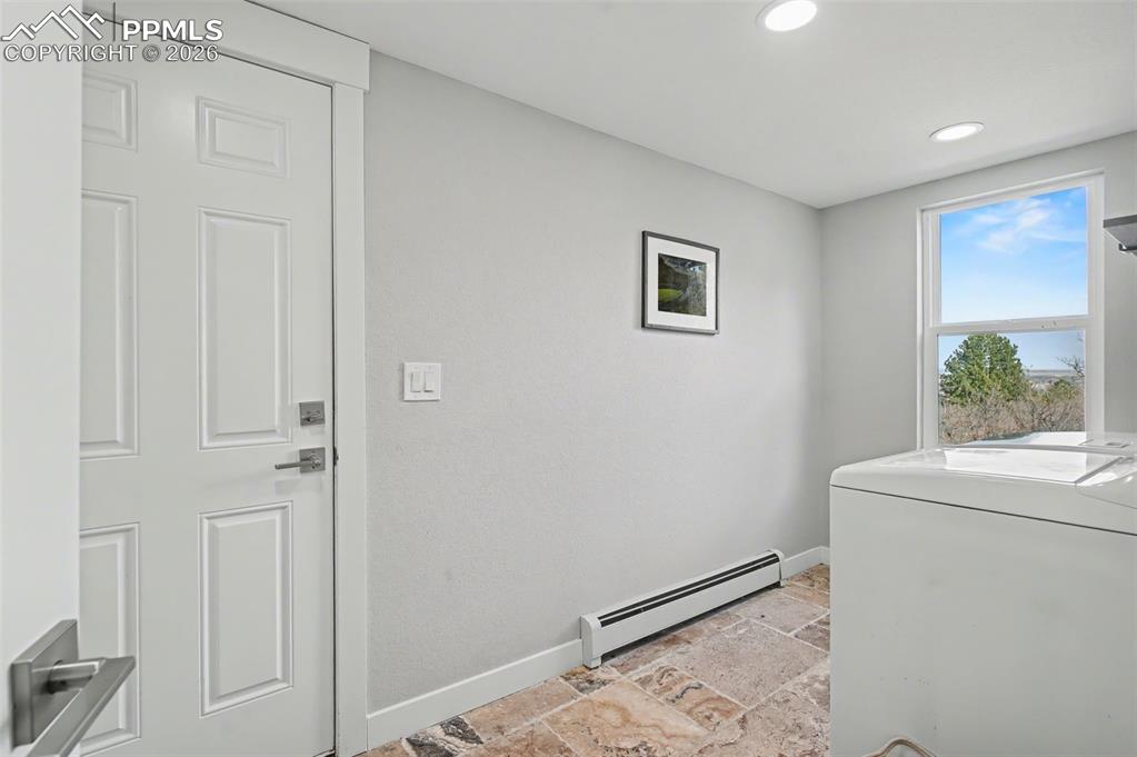 Image 19 of 50: Laundry