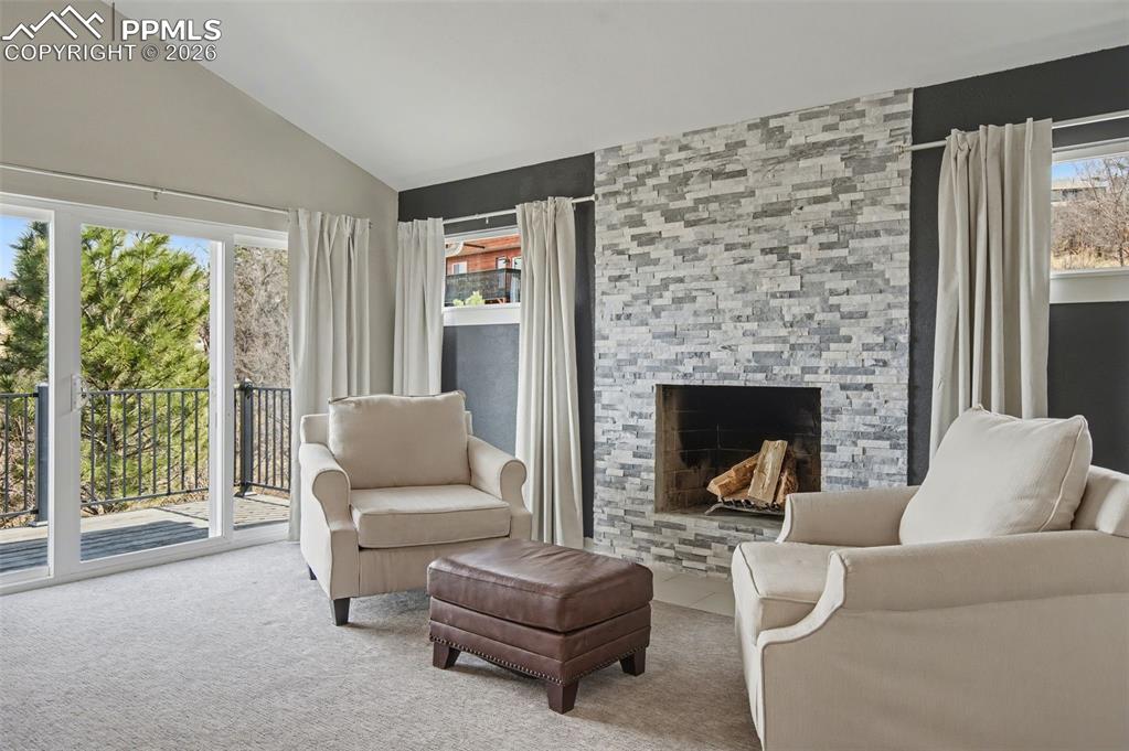 Image 28 of 50: Sitting Room