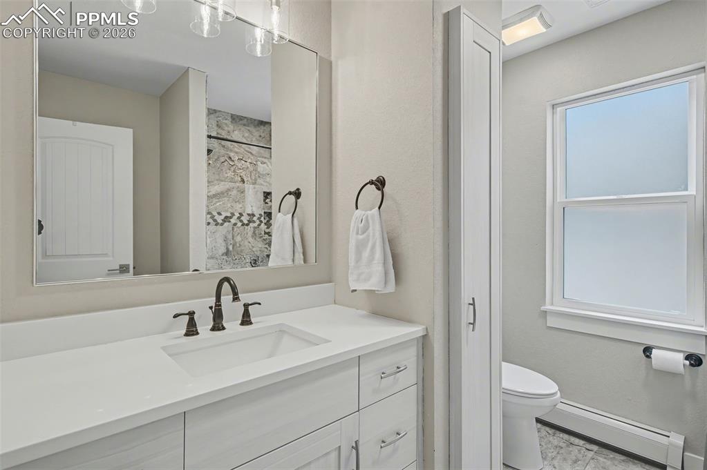 Image 32 of 50: Bathroom