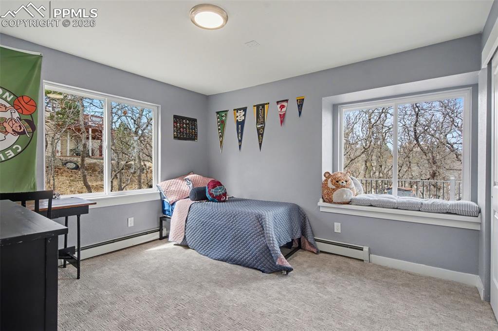 Image 33 of 50: Bedroom