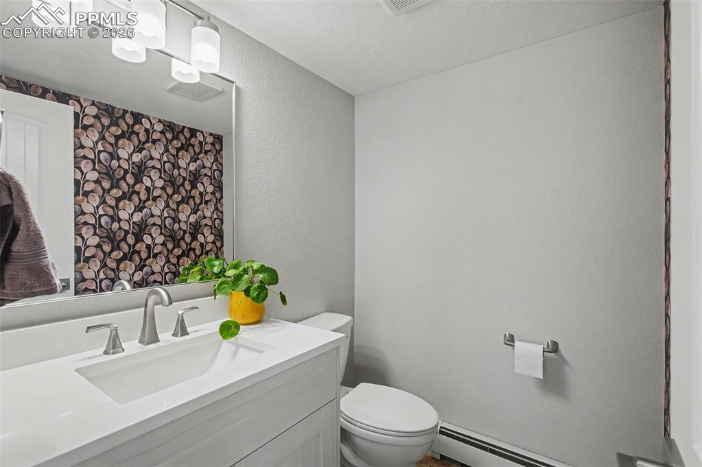 Image 36 of 50: Bathroom